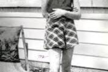 Picture of Anne Frank wearing a hat in summer